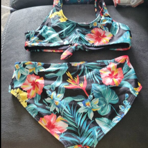 Girls size XL Bikini - Picture 2 of 2